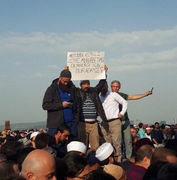 Mısıroğlu'nun cenazesinde Atatürk pankartına gözaltı