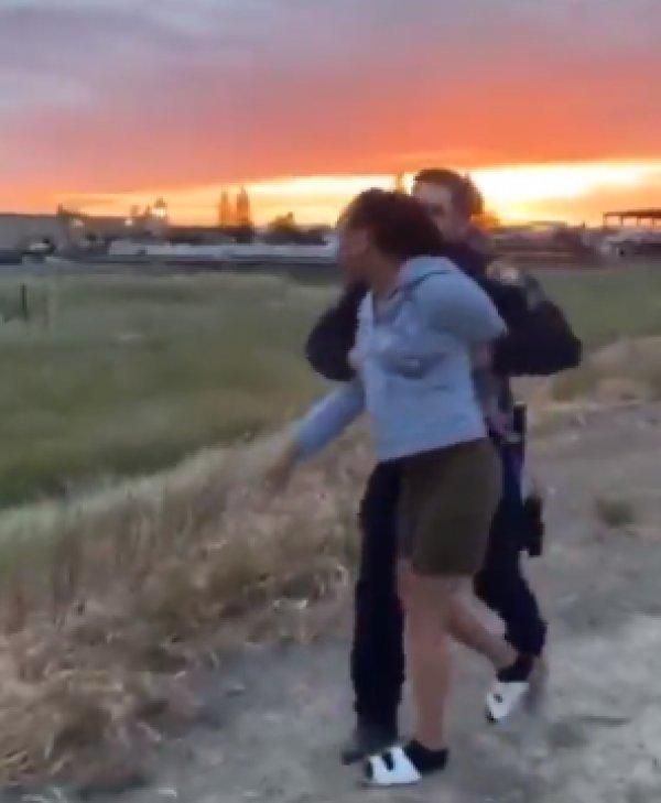 ABD polisi siyahi kadını yere çarptı