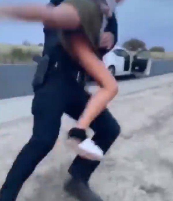 ABD polisi siyahi kadını yere çarptı