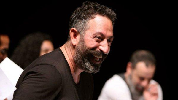 Cem Yılmaz sahnede fenalaştı