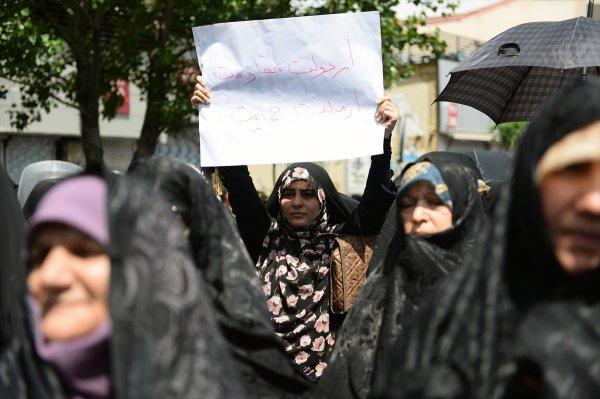 İran'da hükümetin nükleer kararına destek gösterileri