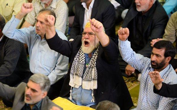 İran'da hükümetin nükleer kararına destek gösterileri