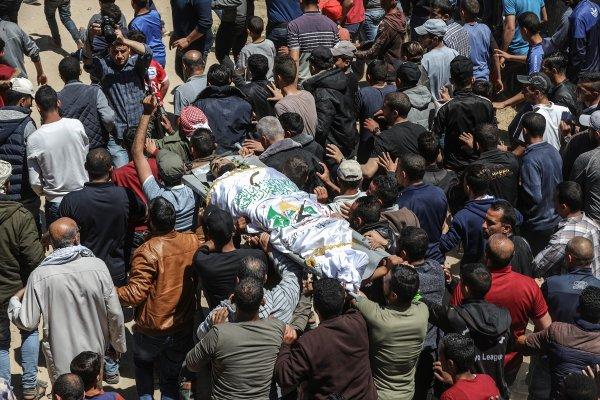 Şehit olan Filistinli genç son yolculuğuna uğurlandı