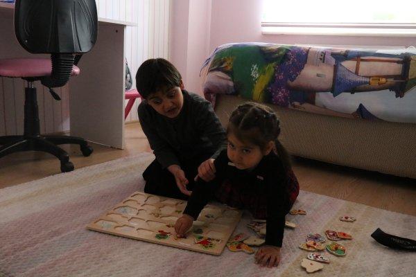 Köpeğin önüne atlayan anne, yılın annesi ödülünü aldı