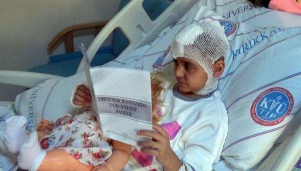 Köpeğin önüne atlayan anne, yılın annesi ödülünü aldı