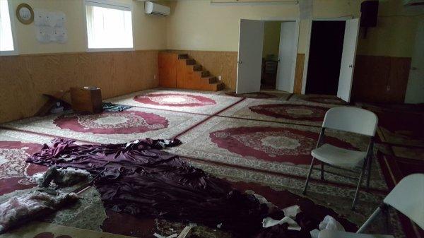 ABD'de kundaklanan camide hasar büyük