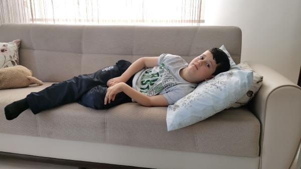 Bursa'da 9 yaşındaki çocuğa sokak köpekleri saldırdı