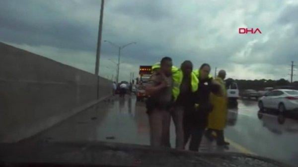 ABD'li polis ezilmekten son anda kurtuldu