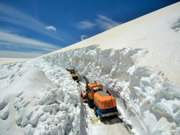 Muş'ta kardan kapalı olan yol açıldı