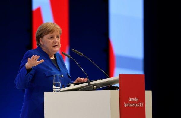 Merkel Türkiye'deki seçim sürecinden rahatsız
