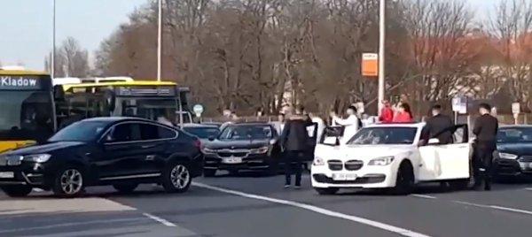 Alman polisinin hedefinde düğün konvoyları var