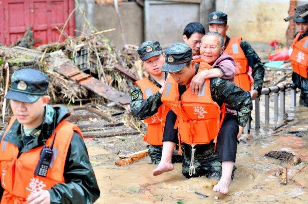 Çin'de felaket: Ev ve iş yerleri sular altında kaldı