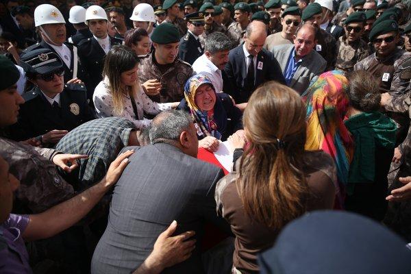 Görev arkadaşları son yolculuğuna uğurladı