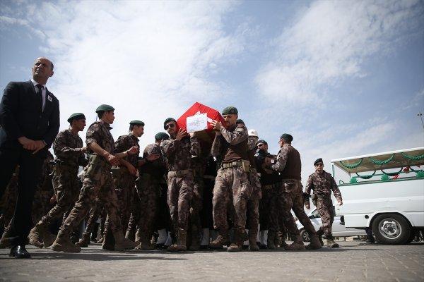 Görev arkadaşları son yolculuğuna uğurladı