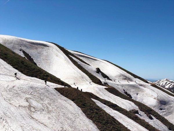 Diyarbakır'da teröristlerin kış sığınaklarına operasyon