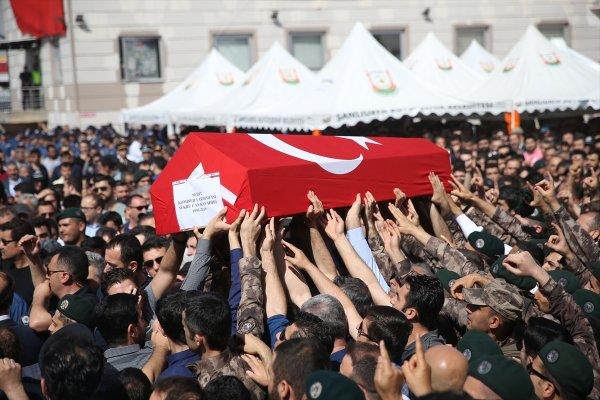 Görev arkadaşları son yolculuğuna uğurladı