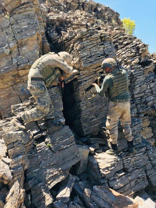 Diyarbakır'da teröristlerin kış sığınaklarına operasyon