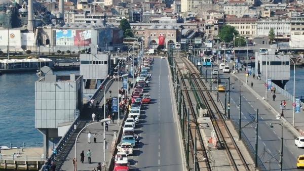 Galata Köprüsü'nde 19 Mayıs coşkusu