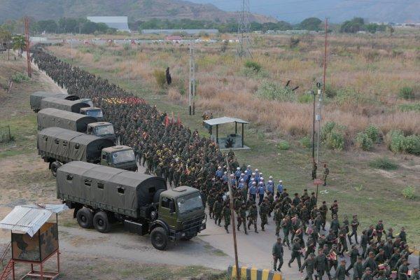 Venezuela ordusundan ABD'ye: Küçük gringo, bekliyoruz