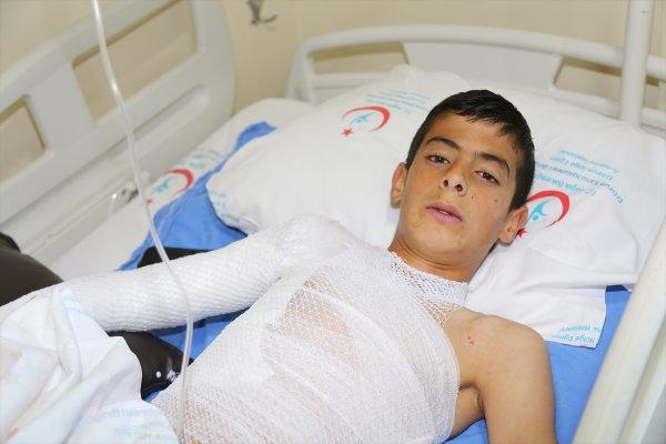 Elektrik akımına kapılan genç okula gideceği günü bekliyor