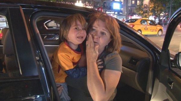 Bağdat Caddesi'nde kutlama yapan taraftarlara saldırı