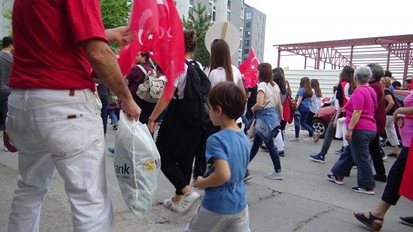 Bursa'da torununu iple dolaştıran dede