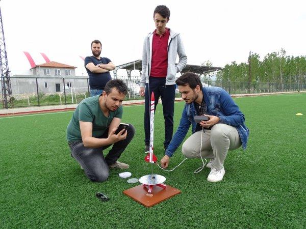 Kütahya’da lise öğrencileri yerli roket üretti
