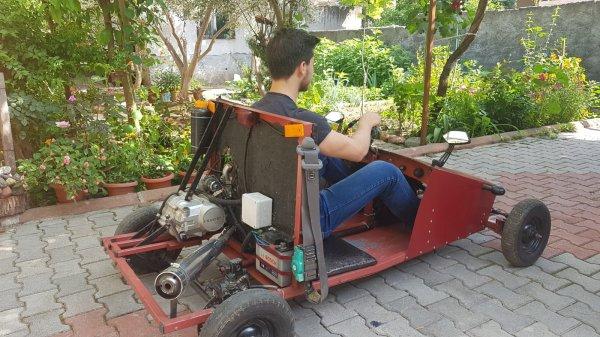 Lise öğrencisi kendi yaptığı arabaya adını verdi