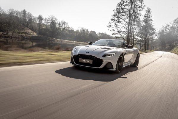 Aston Martin merakla beklenen aracını tanıttı