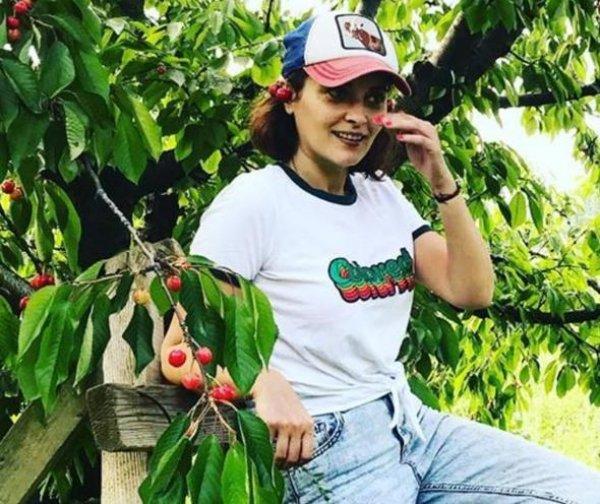 Aslıhan Gürbüz kiraz ağacına daldı