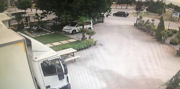 Denizli'de lüks ciple öğrenci servisi çarpıştı