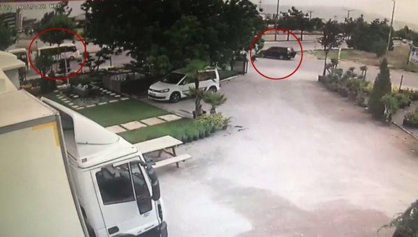 Denizli'de lüks ciple öğrenci servisi çarpıştı