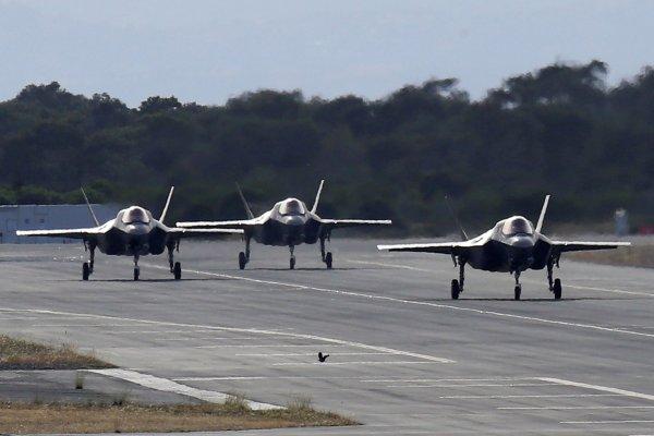 İngiltere'den Güney Kıbrıs'a F-35 yığınağı