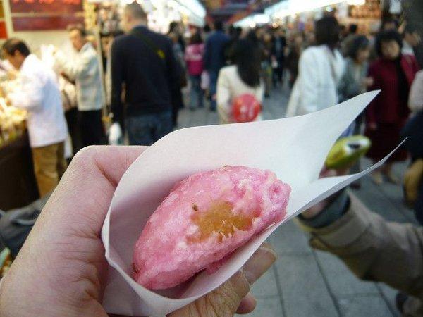 Japonya'dan turistlere uyarı: Yürürken bir şey yenmez