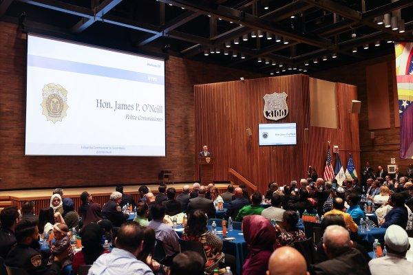 New York'ta Müslüman polisler iftar verdi