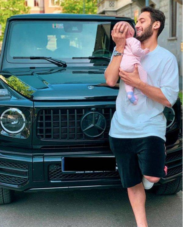 Hakan Çalhanoğlu: Güzel kızımız için teşekkür ederim