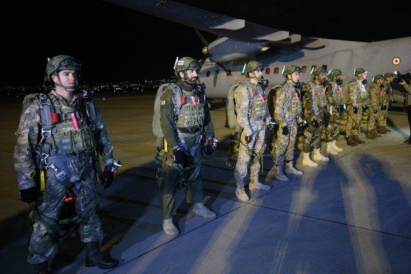 Yarasa Komandolar gece atlayışı gerçekleştirdi