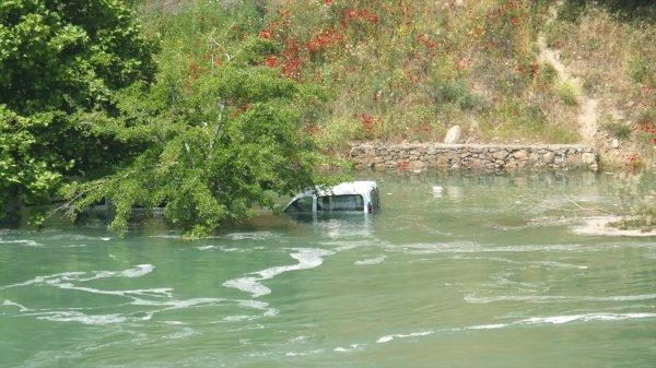 Keban yükseldi, araçlar sular altında kaldı