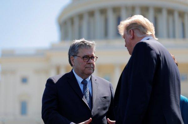 Trump, Adalet Bakanı Barr'a tam yetki verdi