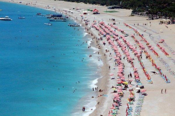 Bayramda tatil bölgelerine akın var