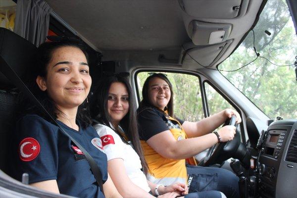 Kadın ambulans şoförünü görenler şaşırıyor