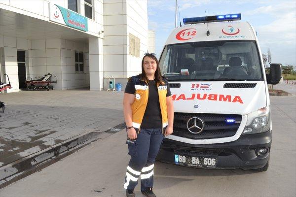 Kadın ambulans şoförünü görenler şaşırıyor
