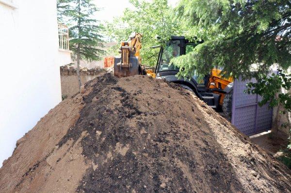 Nevşehir'de rüyasında defin gören kadın bahçesini kazdı