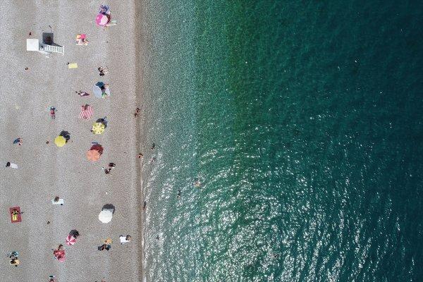 Antalya'da su sıcaklığı 28 dereceye çıktı