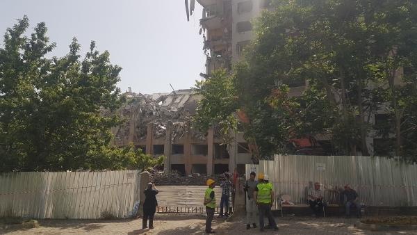 Bahçelievler'de tehlikeli yıkım