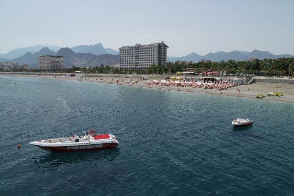 Antalya'da su sıcaklığı 28 dereceye çıktı