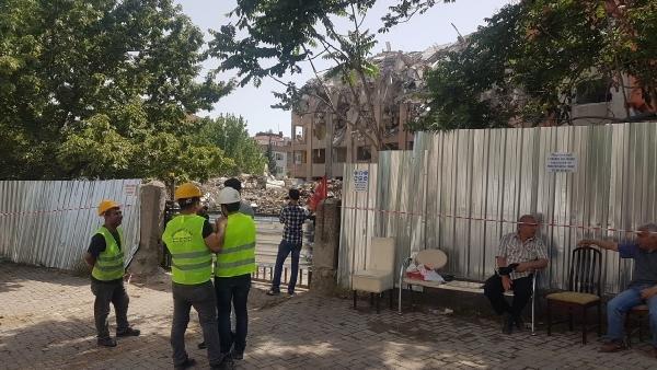 Bahçelievler'de tehlikeli yıkım