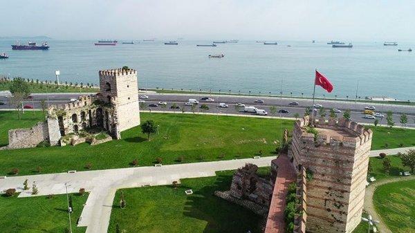 Tarih boyunca iki kez aşılabilen İstanbul surları
