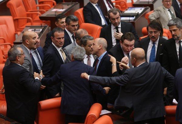 MHP'li ve HDP'li vekiller kavga etti