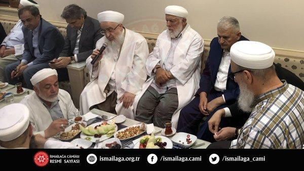 Binali Yıldırım İsmailağa Camiası'nı ziyaret etti